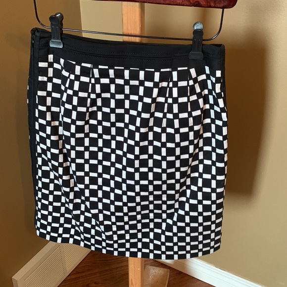 WHBM White/Black, skirt - size 00 - Picture 3 of 4